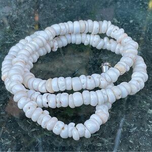 AUTHENTIC Vintage Handmade Hawaiian Puka Shell Necklace 16”